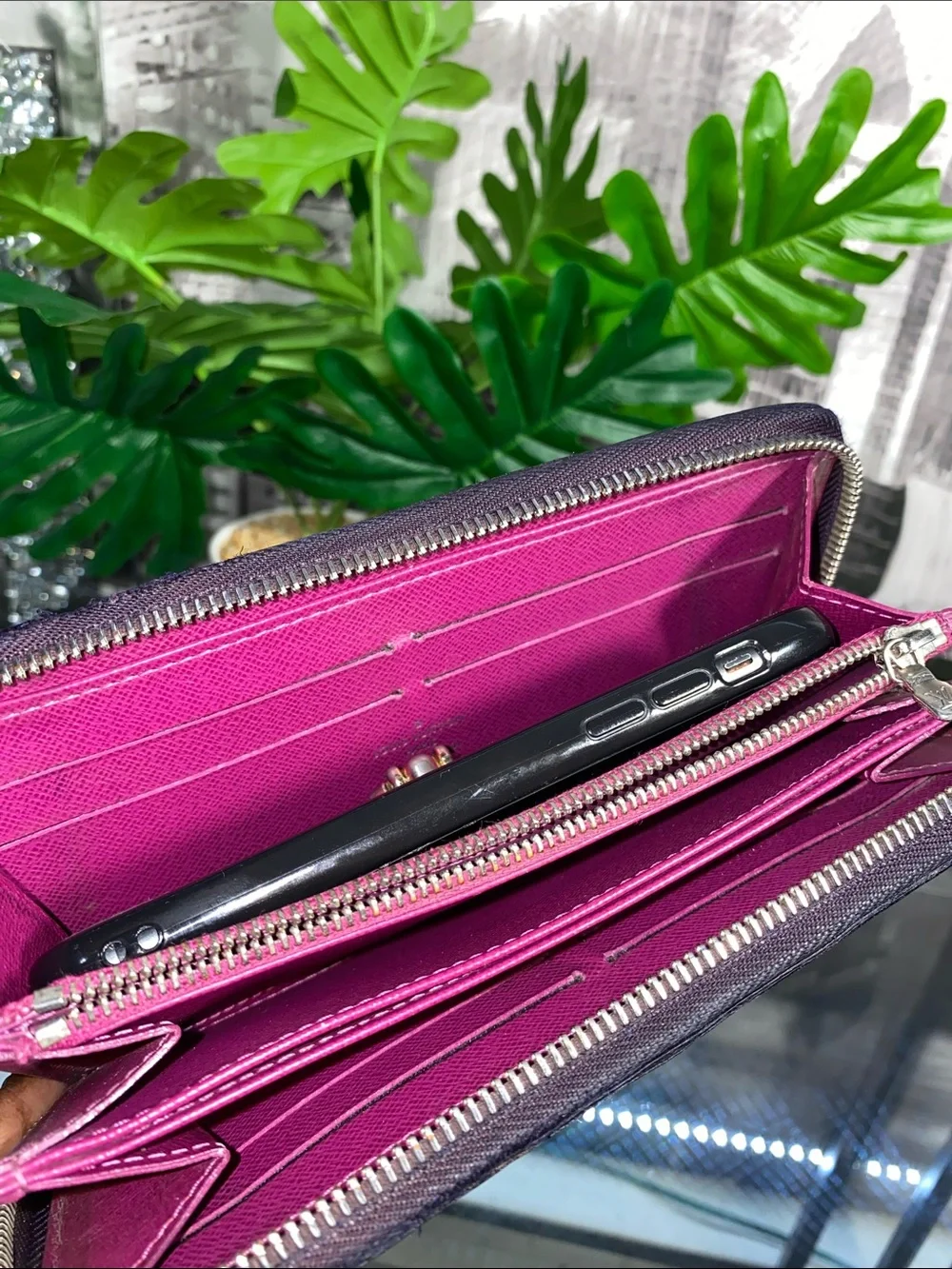 Authentic Rare Louis Vuitton Epi Zippy Wallet